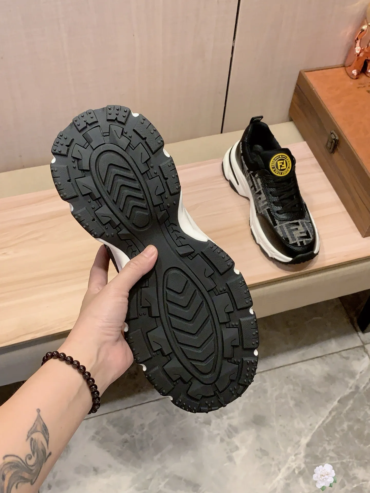 Men's men's shoes💰460💰💰🎩🎩[Lightning][Lightning] "FENDI*" The latest and most popular casual shoes, top brand [Seduce] luxury~purchase, top~quality. [Strong] The upper is made of imported breathable cowhide with material ➕ breathable sheepskin feet (•) and fine workmanship. The original stylish and stylish soft rubber wear-resistant and non-slip outsole is light and comfortable on the feet. The real thing looks better when photographed in person. 111: code: 38-44, 3️⃣ colors selected